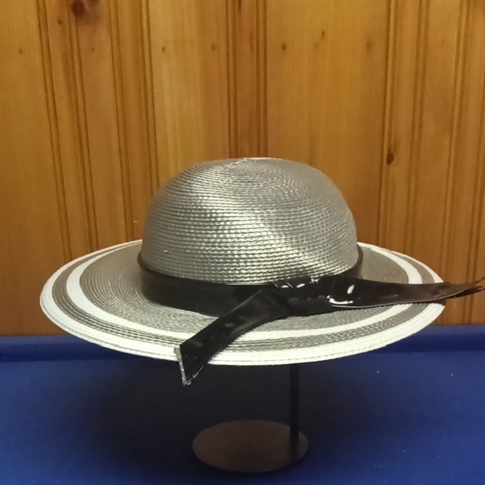 Chic Women's Black and Gray Hat